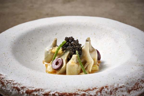 Alcachofas de cultivo ecológico, huevas, caviar, patata y canela 2