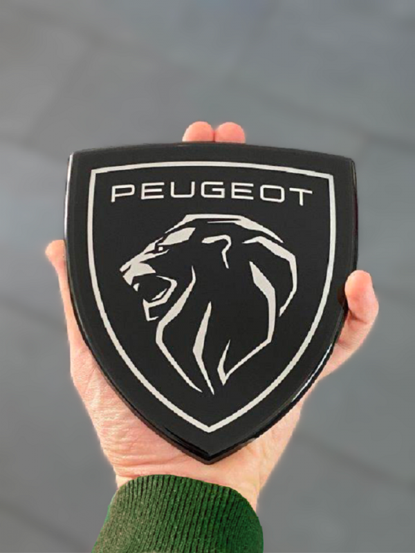 Novi Peugeot 308 prvo je vozilo u ponudi koje ima grb lavlje glave, predstavljen u veljači 2021.