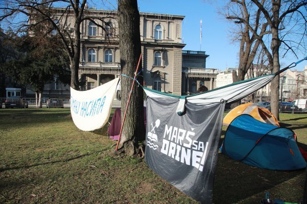 Prosvjed ispred Vučićevog ureda