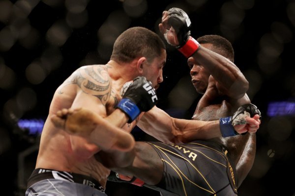 Israel Adesanya i Robert Whittaker