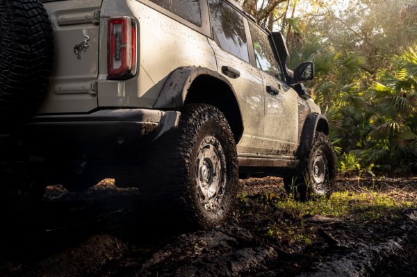 Ford Bronco Everglades (Desert Sand boja pijeska)