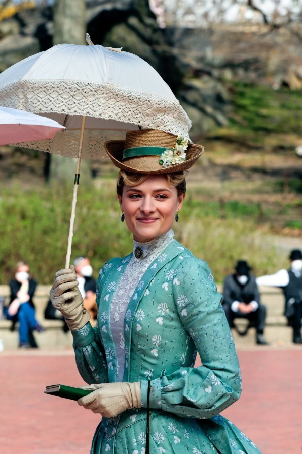 Louisa Jacobson u seriji 'Pozlaćeno doba' (The Gilded Age)