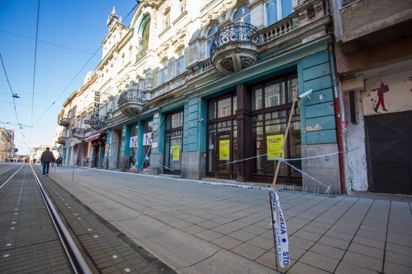 S bivšeg hotela Royal u Osijeku otpada fasada