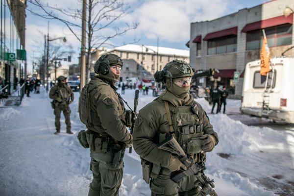 Kanadska policija u akciji raščišćavanja ulica Ottawe od prosvjednika