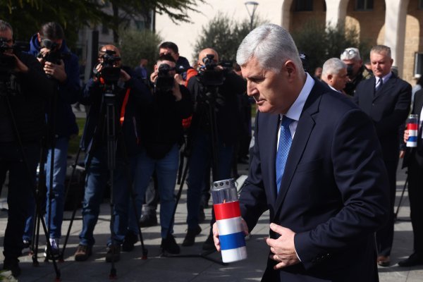 Predsjedništvo HNS-a položilo vijence s spomen poginulim braniteljima