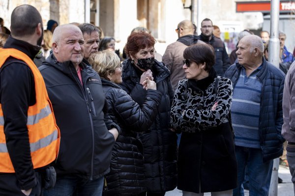 Omiš: Građani prosvjedovali zbog poskupljenja naknade za odvoz otpada