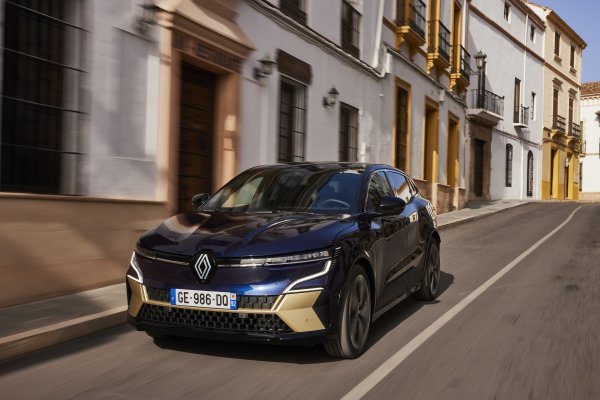 Renault Mégane E-TECH Electric - Iconic verzija (boja Midnight Blue plava)