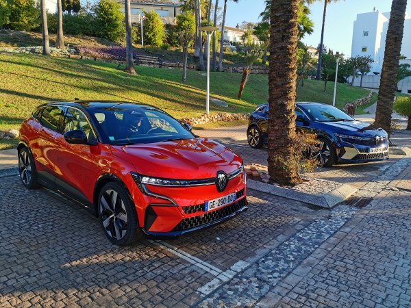 Renault Mégane E-TECH Electric - Techno verzija (Flame Red crvena)