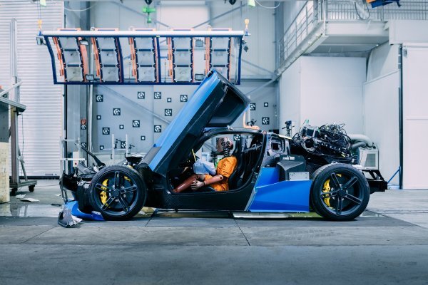 Rimac Nevera je bila podvrgnuta 45 zasebnih testova fizičkog sudara i mnogo više statičkih testova pasivne sigurnosti