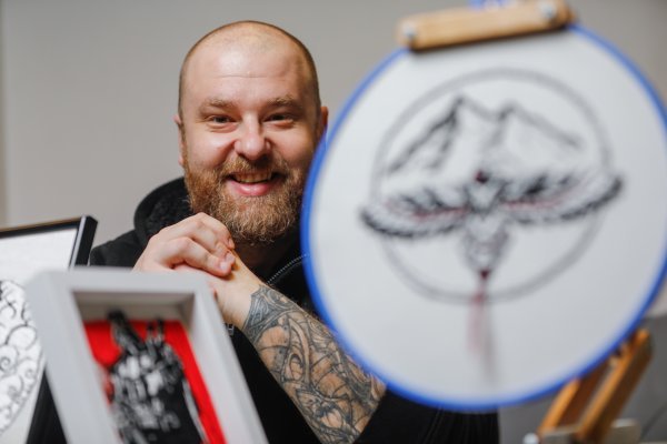 Vinko Golembiowski je svestrani riječki heavy metalac koji veze – sjajne goblene