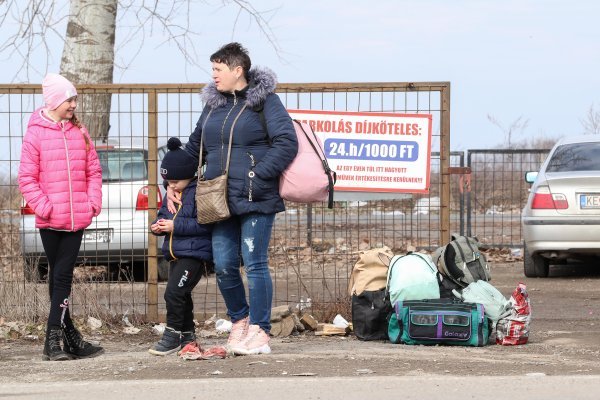 Prve izbjeglice pristižu iz Ukrajine u Mađarsku