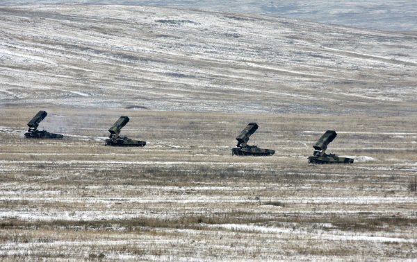 Baterija pred ispaljivanje raketa kalibra 220 milimetara