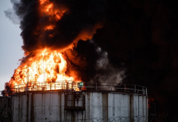 Požar naftnog terminala u Luhansku