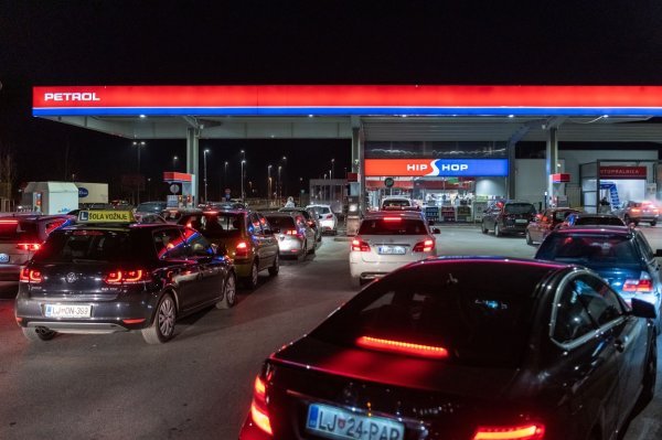 Gužva na slovenskim benzinskim pumpama