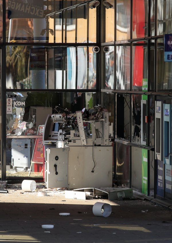 Raznesen bankomat u Sesvetama