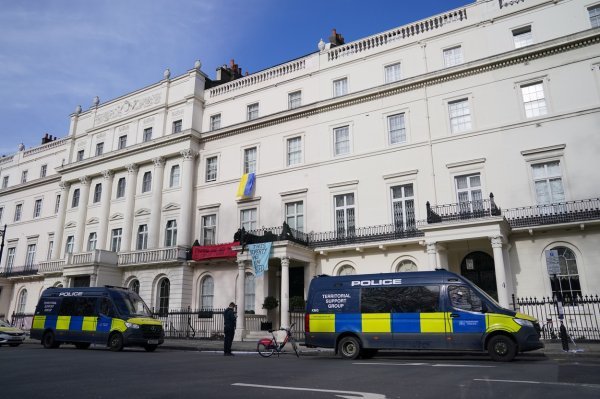 Skvoteri zauzeli vilu ruskog oligarha Olega Deripaske u Londonu