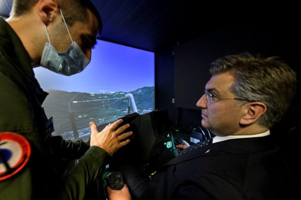 Andrej Plenković na nosaču aviona 'Charles de Gaulle'