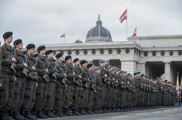 U Austriji će vojnici moći nositi punđe i repove