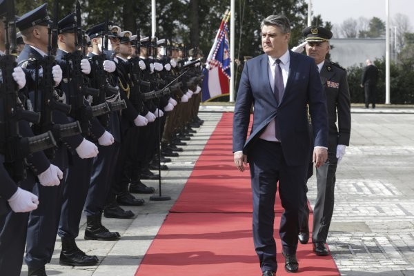 Milanović uručio bodeže umirovljenim časnicima