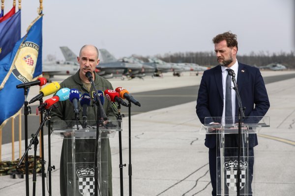 Ministar Banožić sa zapovjednikom 31. borbenog krila AVIANO generalom Baileyem