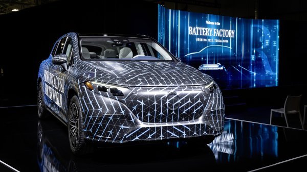 Mercedes-Benz otvara novu tvornicu baterija i najavljuje premijeru novog SUV-a EQS