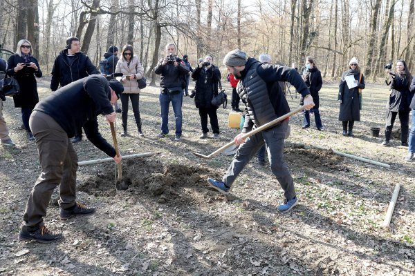 Zagreb: U Maksimiru posađena stabla u sklopu projekta "Sadnja stabala zavičajnih vrsta drveća na prvi dan proljeća"