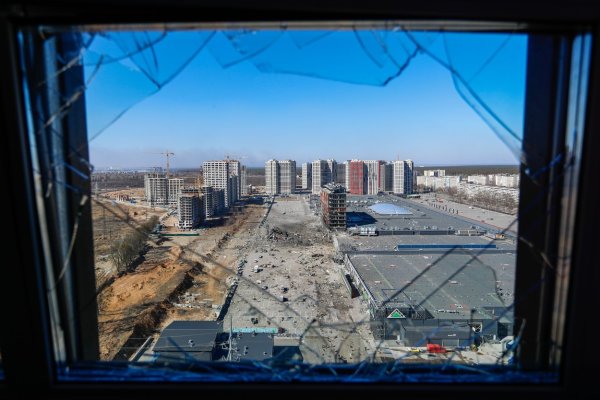 Raketiranje šoping centra u Kijevu