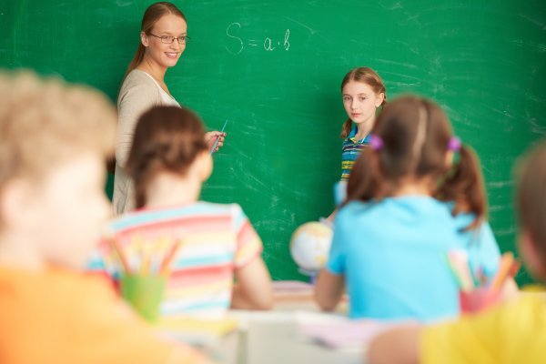 Pozitivni pomaci, kaže prof. Elezović, događaju se na inicijativu samih škola koje moderniziraju svoje programe okrećući se prvenstveno informatici.