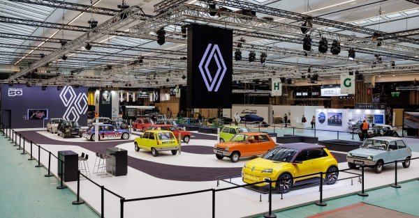 Renaultov štand na Rétromobileu 2022 u potpunosti je bio posvećen odavanju počasti legendarnoj ikoni