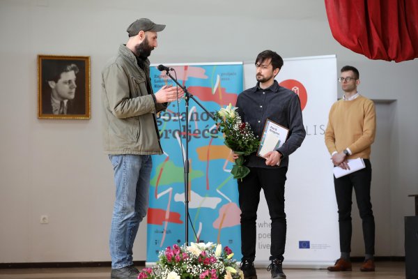 Nagrade je laureatima uručio pjesnik Marko Pogačar, predsjednik Odbora Goranova proljeća