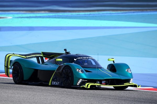 Aston Martin Valkyrie AMR Pro na stazi za vrijeme vikenda Velike nagradae Gulf Air Bahreina Formule 1®