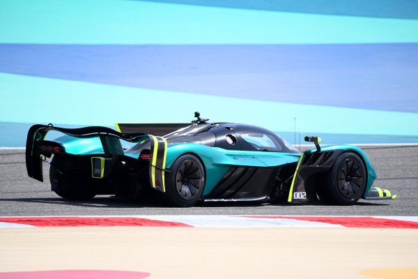 Aston Martin Valkyrie AMR Pro na stazi za vrijeme vikenda Velike nagradae Gulf Air Bahreina Formule 1®