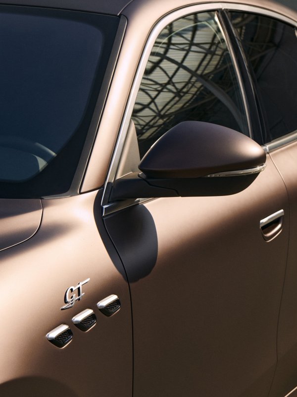 Maserati Grecale GT: Bronzo Opaco brončana boja