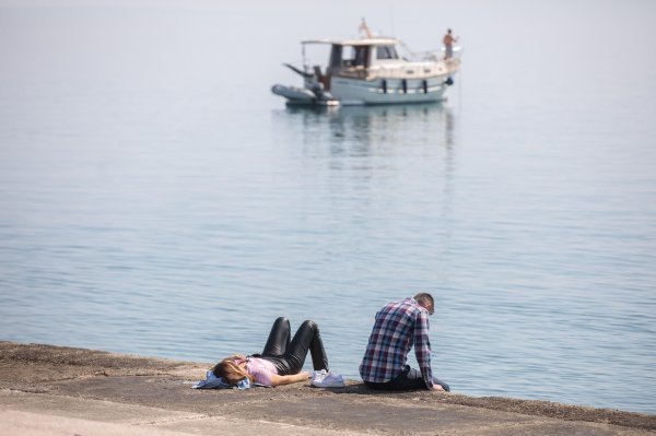 Građani i turisti uživaju u iznadprosječnim temperaturama u Opatiji
