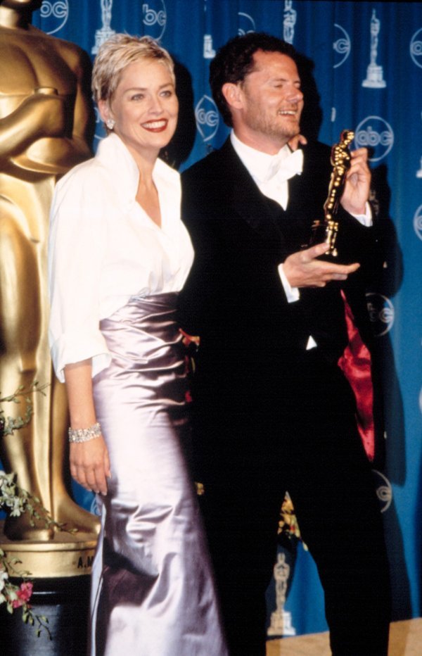 Sharon Stone na dodjeli Oscara 1998. godine