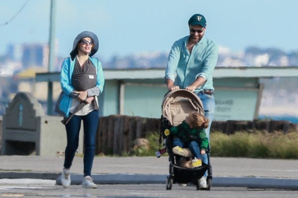 Jessica Chastain i Gian Luca Passi de Preposulo s kćerima