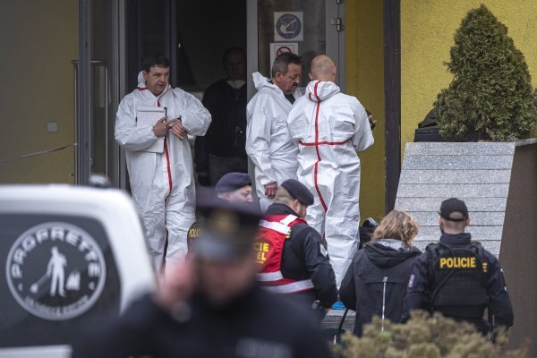 Policija u školi u Pragu u kojoj je mačetom ubijen profesor