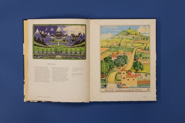 Fotografija na stranici 8: Tolkienova ilustracija za ovitak Hobita, naslikana 1937. za prvo izdanje. Copyright: Bodleian Library, University of Oxford MS. Tolkien Drawings 32 / © The Tolkien Estate Limited. Fotografija na stranici 9: Tolkienova ilustracija Brijeg: Hobitovac preko Vode (1937.). Copyright: Bodleian Library, University of Oxford MS. Tolkien Drawings 26 / © The Tolkien Estate Limited