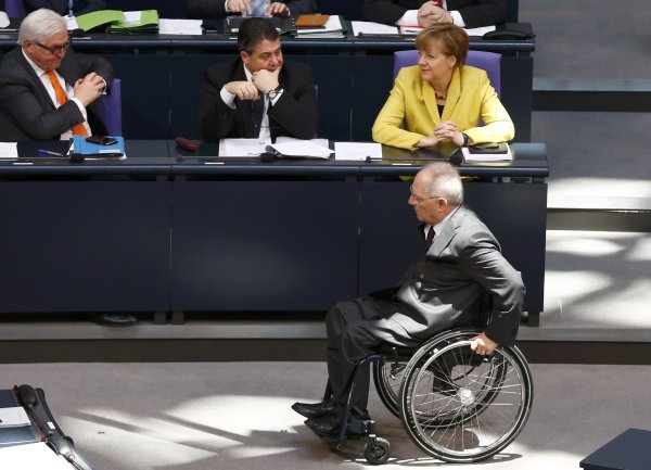 Angeli Merkel Schäuble je potreban u borbi za stabilizaciju eurozone 