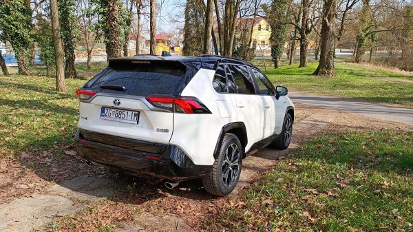 Toyota RAV4 Plug-in 2.5 HSD AWD 5 D e-CVT Style