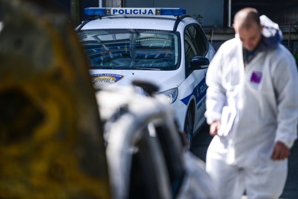 U Utrini izgorjeli automobili