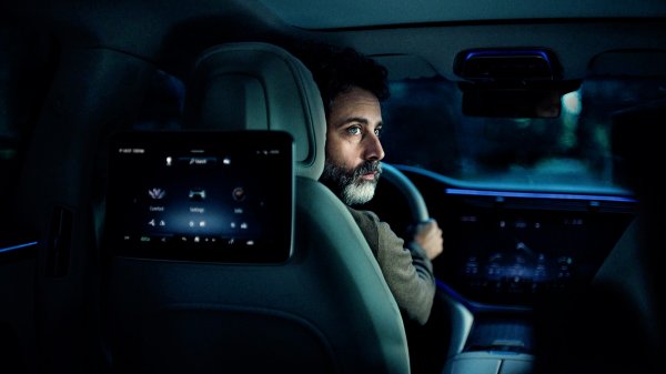 Mercedes-Benz predstavlja 'Awake': Detekcija mikrospavanja za volanom
