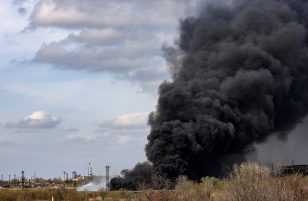 Ruske snage pogodile naftnu rafineriju u Lisičansku