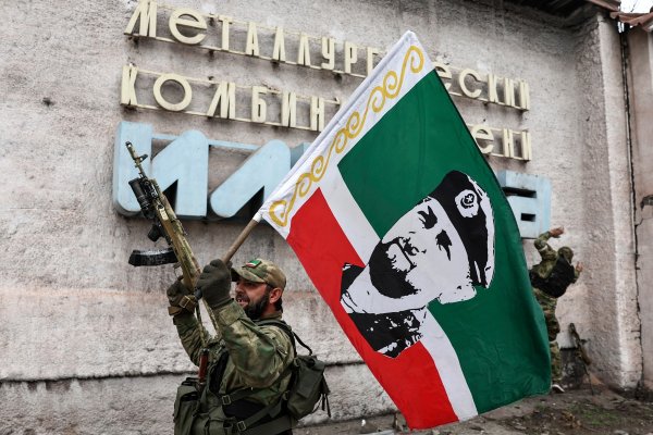 Čečenski borci u željezari Iljič