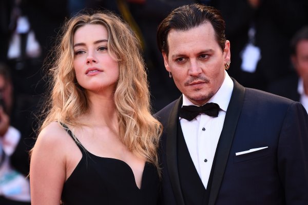 Holivudski glumac svoju bivšu suprugu Amber Heard tužio je zbog klevete 