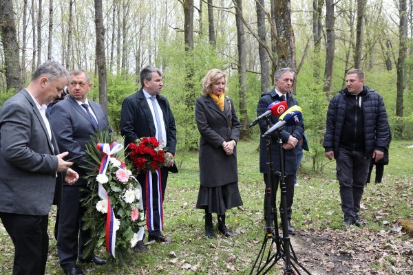 Krapje: Obilazak SNV-a i Milorada Pupovca koncentracijskog sustava Jasenovac