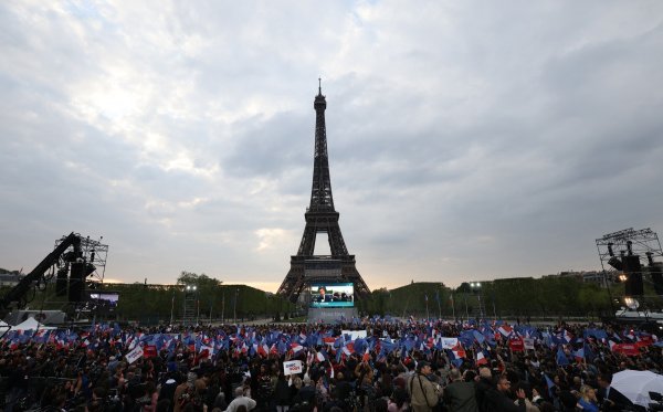 Atmosfera ispred Eiffelovog tornja