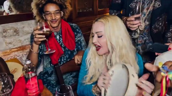 Madonna, Ahlamalik Williams