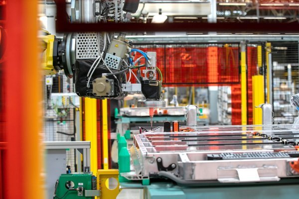 Na potpuno električnom modelu Renault Mégane E-TECH Electric smo još 2022. vidjeli Fireman Access tehničku inovaciju 
