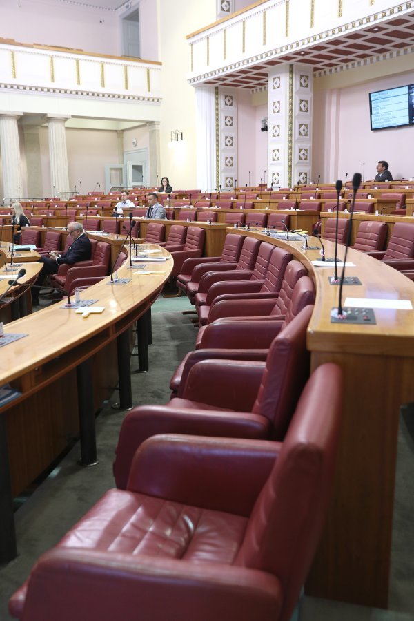 Sabornica gotovo prazna zbog predstavljanja novih ministara
